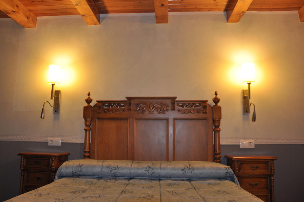 Hostal La Font Os de Civís الغرفة الصورة