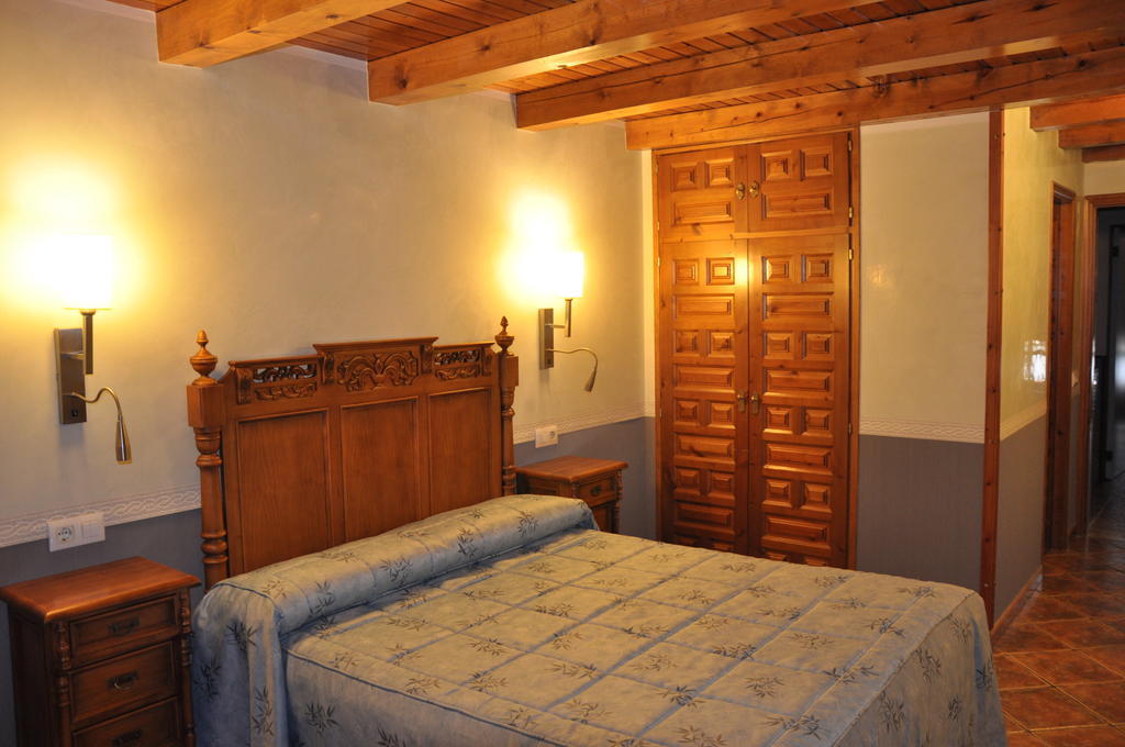Hostal La Font Os de Civís الغرفة الصورة