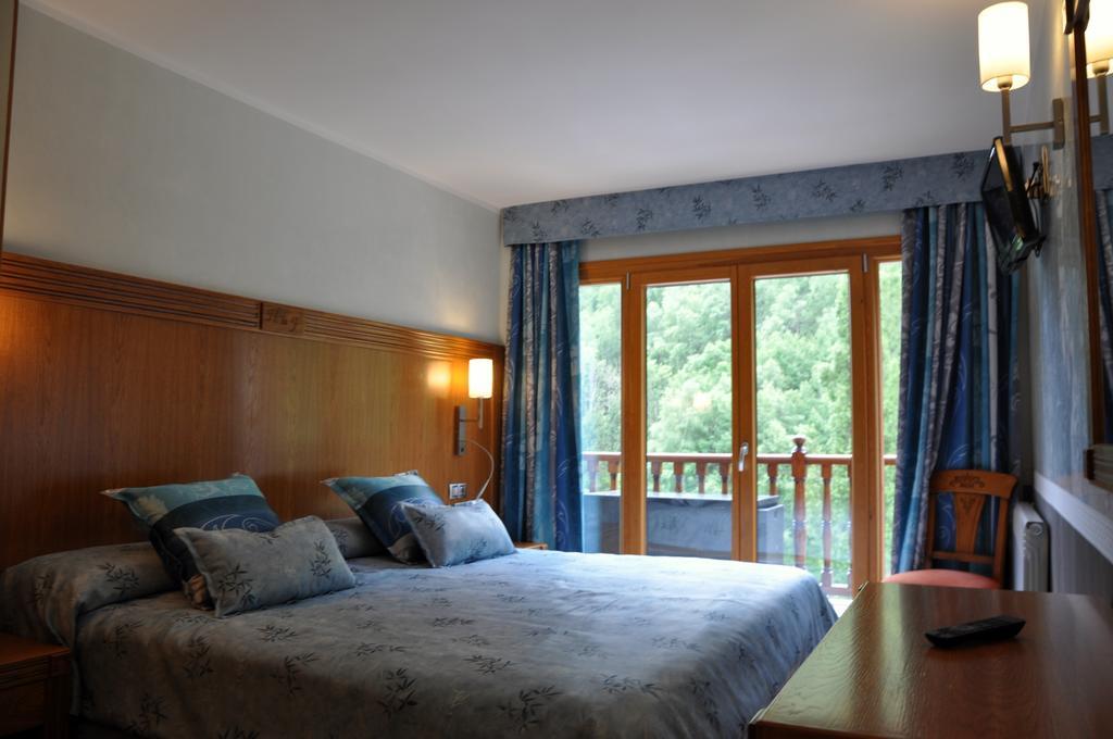 Hostal La Font Os de Civís الغرفة الصورة